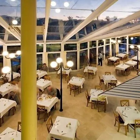 Готель Monea Royal Monica